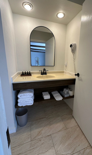 Bathroom 3, The Juniper Motel & Resort, Columbia