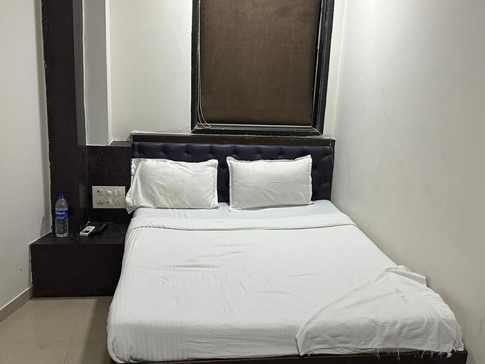 Room 3, Hotel Ajwa, Mumbai Suburban