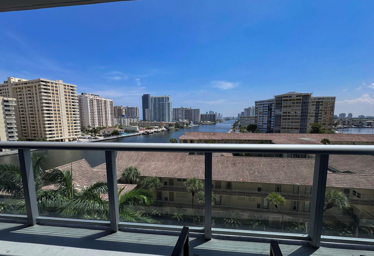 Exterior, Modern Beachwalk Apt 805, Broward