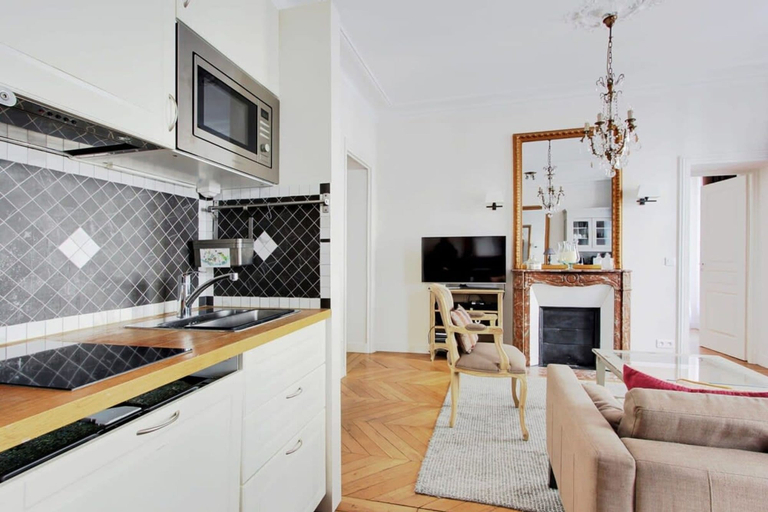 Room 5, Eiffel Market Charming 2 Bed Apt Near Invalides, Paris