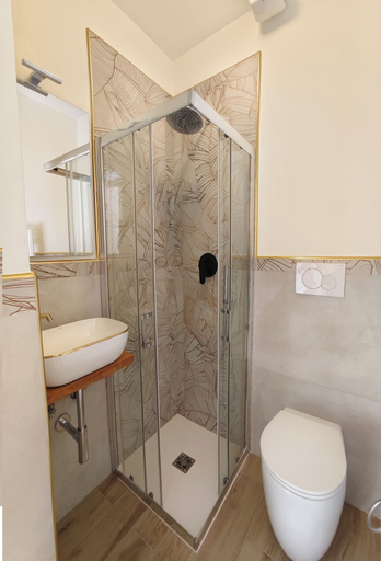 Bathroom 3, B&B Cherubini 13, Florence