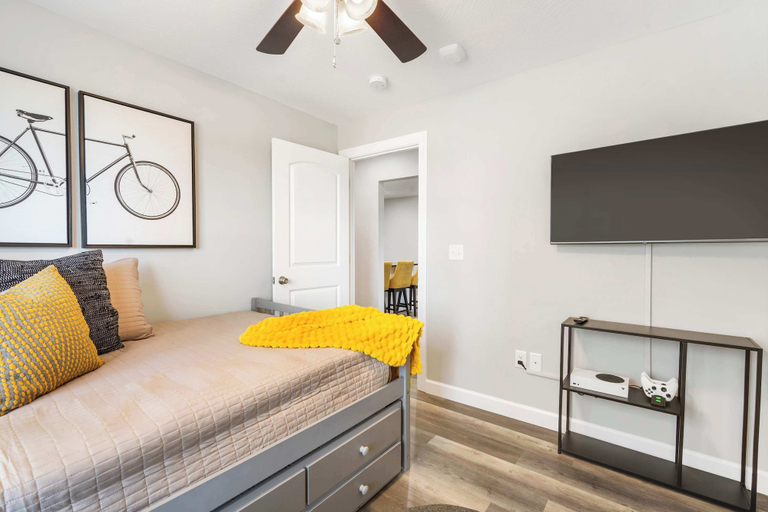 Bedroom 2, Earl Grey Escape - Chic 3 Bdr!, Taney