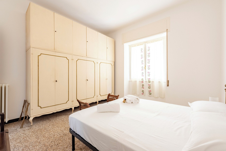 Room 2, Spacious 2-bedroom flat near the beach, Genova