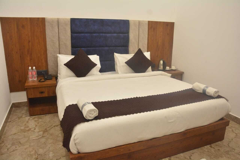 Room 5, Hotel AU Villa, Firozabad