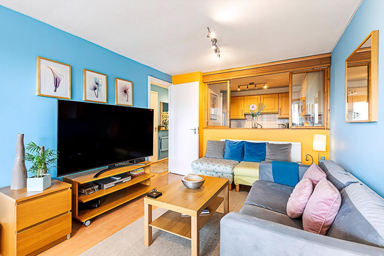 Living room 4, Chancery Lane Gem w/ Balcony and Lift, London