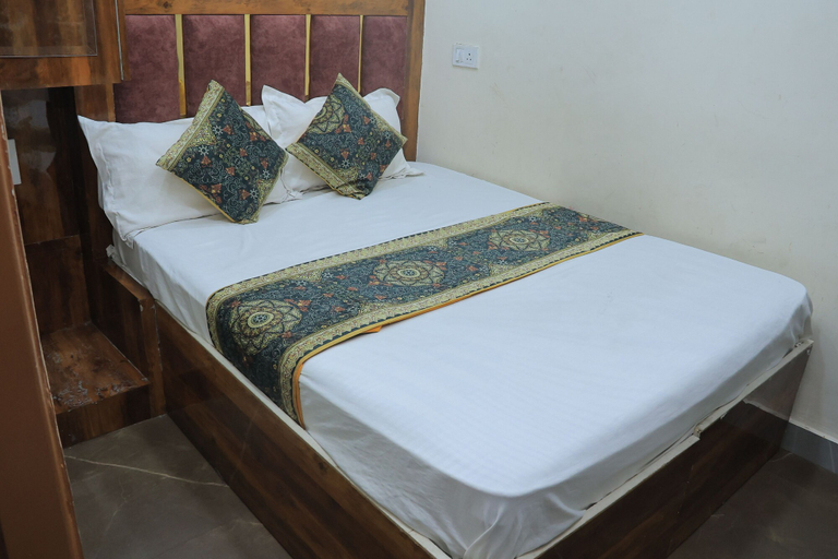 Room 4, Hotel Paras Stay, Amritsar
