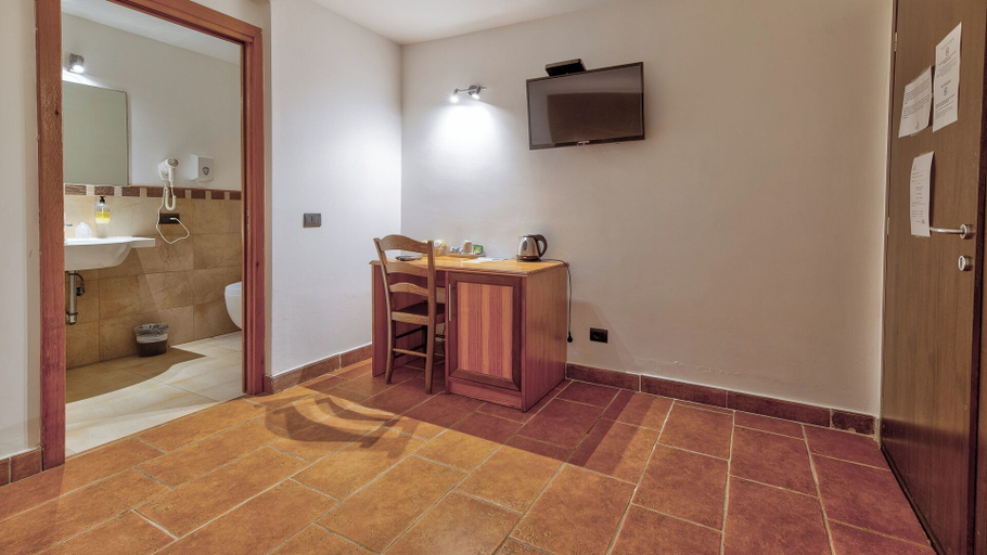 Room 2, Tenuta dell'Argento by Rentbeat, Roma