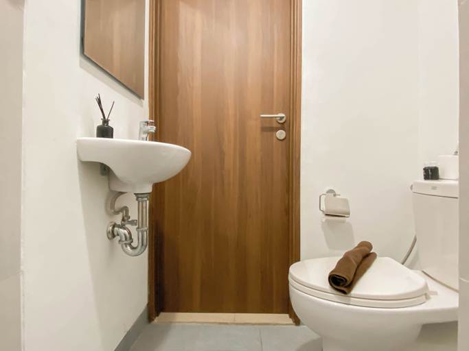 Bathroom 4, Simple Rest Studio (No Kitchen) At Lrt City Sentul - Royal Sentul Park Apartment, Bogor