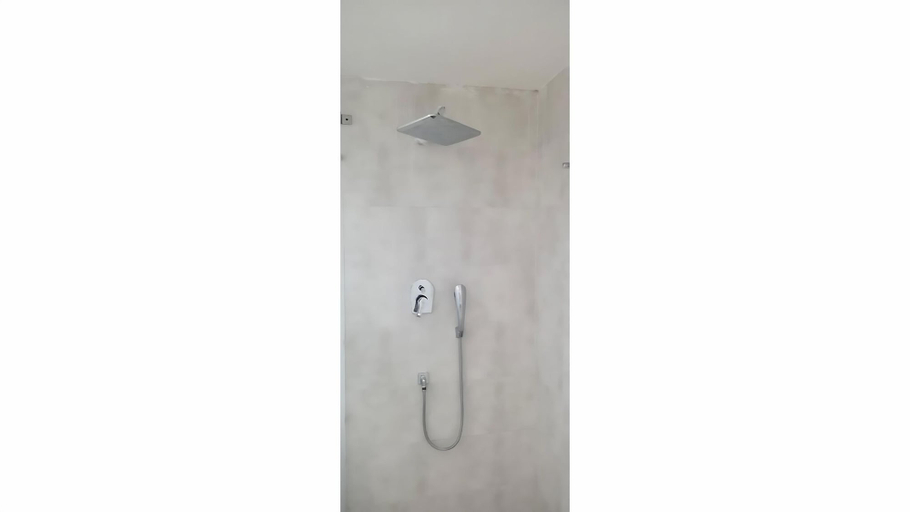 Bathroom 4, Grand Darbar, Banda