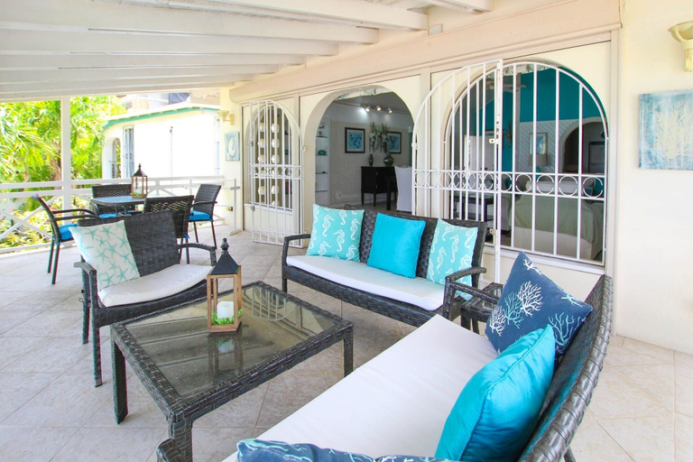 Outdoor dining 2, Bora Bora Upper 2 Bedroom Apts