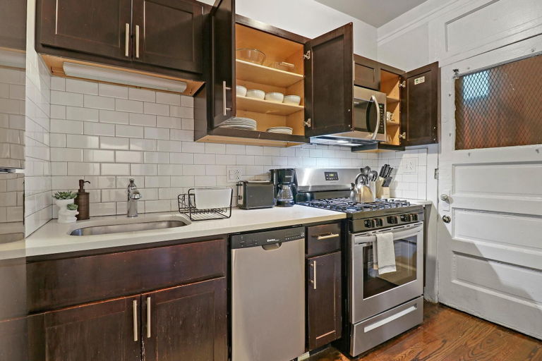 Private kitchen 5, Spacious 2BR Near Dining - Touhy 1S, Cook