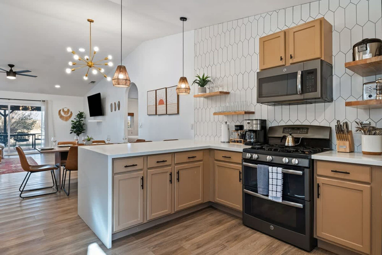 Private kitchen 2, J-tree Bungalow With Large Hot Tub Views Patio, San Bernardino