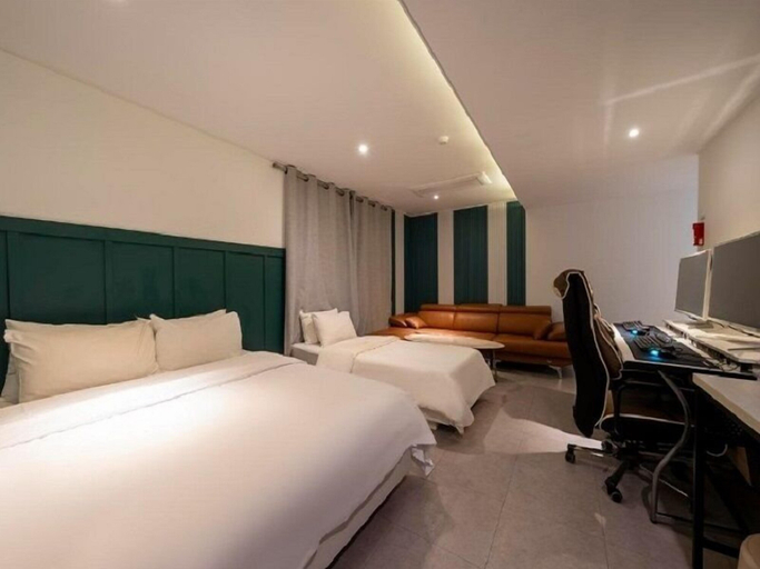 Room 3, Hotel 1ga, Yongin
