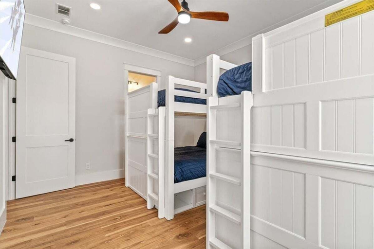 Room 4, Salty Sue 6 Bedroom Home, Escambia