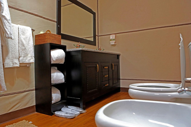 Bathroom 4, Moonlight Camp, Quaira
