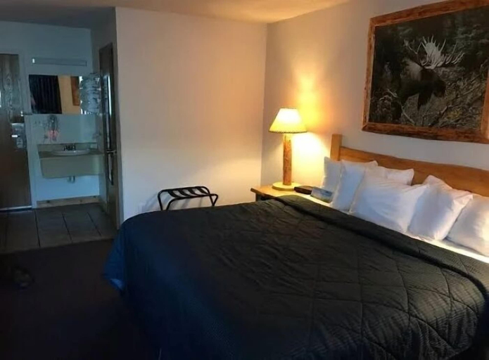 Room 3, Sandpoint Inn, Bonner