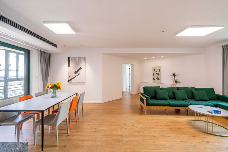 Living room 5, Tyms Spacious 4BR 2BA Apt Xujiahui, Shanghai