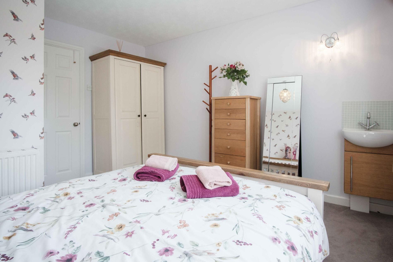 Room 2, Rose Cottage - 3 Bedroom - Murton Mumbles, Swansea