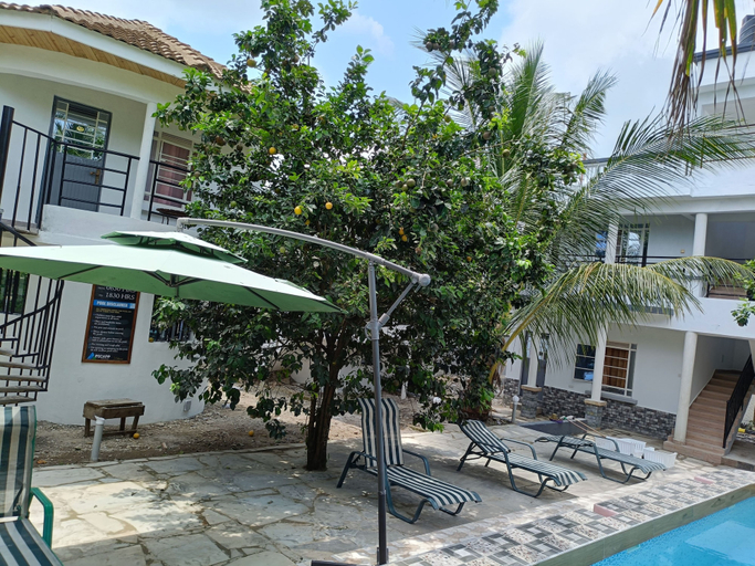 Terrace/patio 3, Escape hole, Msambweni
