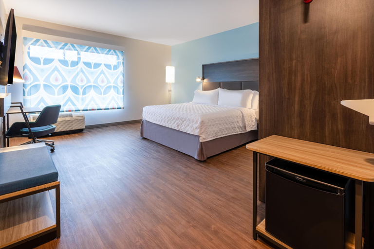 Bedroom 3, Tru By Hilton Commerce, Banks