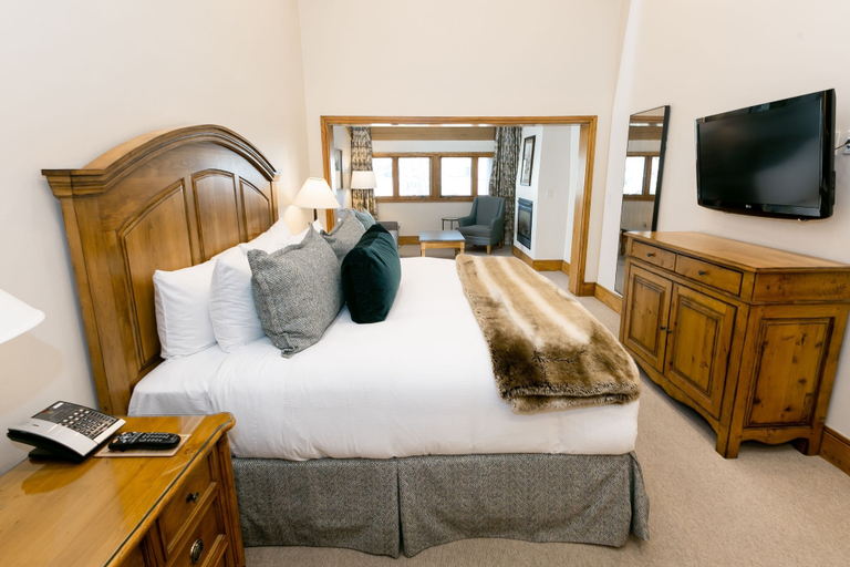 Room 4, Luxury Three Bedroom Suite with Three Kings 3 Suite, Summit
