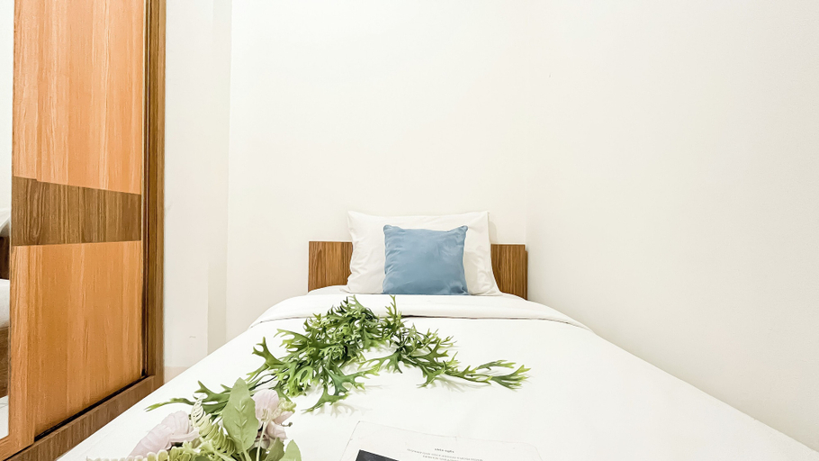 Room 2, Minimalist Scandinavian Touch 2Br Apartment At Podomoro Golf View, Bogor