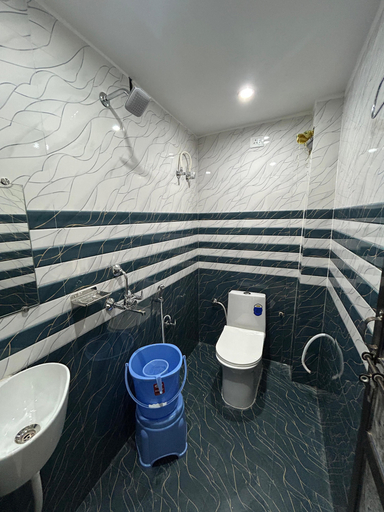 Bathroom 3, Shree Gomukh Residency, Varanasi