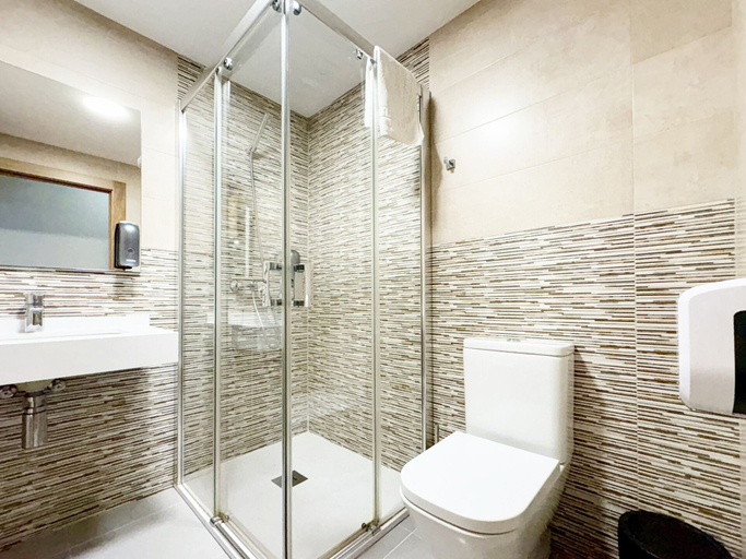 Bathroom 2, Berceo Rooms Self Check-in, La Rioja
