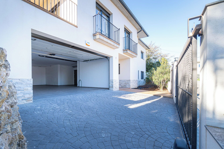 Front of property 4, Jouvacations Villa Rodil, Girona