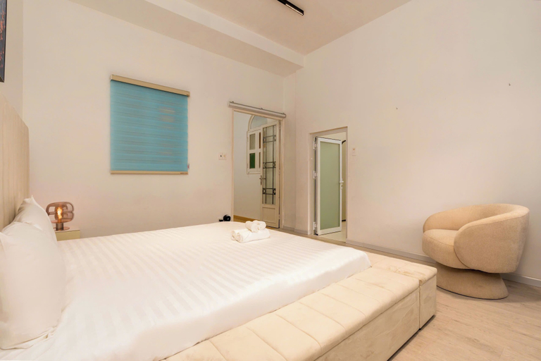 Room 4, Lux white villa 9 Bedrooms, District 2