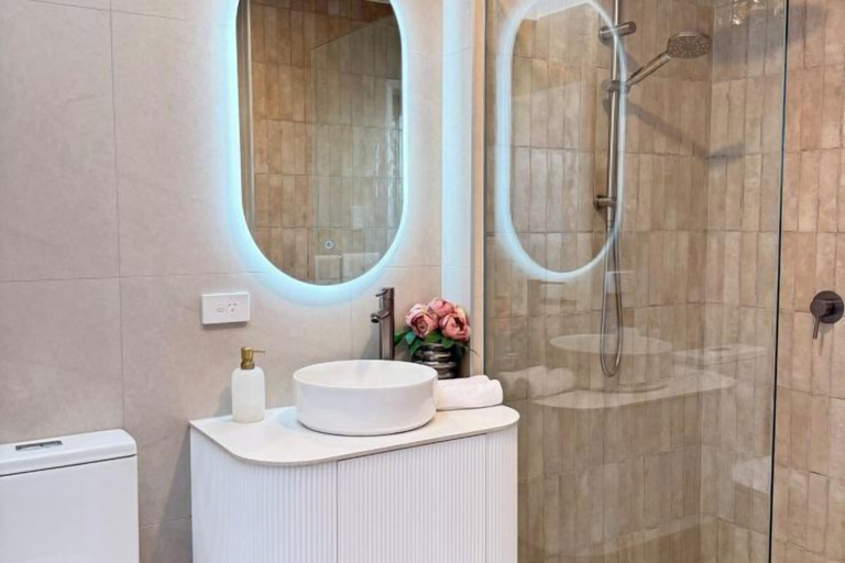 Bathroom 4, 3Br Villa Near CBD & One Tree Hill, Waitakere