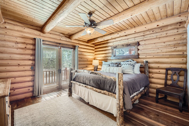Room 4, Bridge To Solitude 6 Bedroom Home, Summit