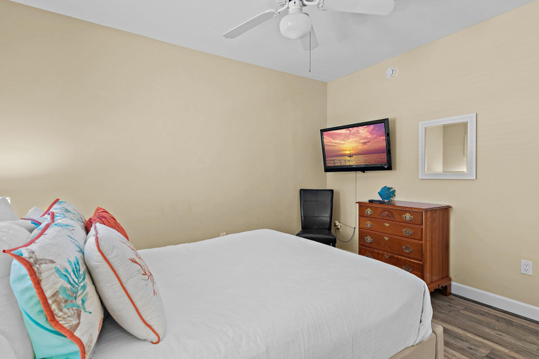 Room 5, Pavilion Palms 105c- The Emerald Jewel, Walton