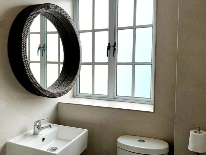 Bathroom 4, Hotel Calmo Hamilton, Singapore