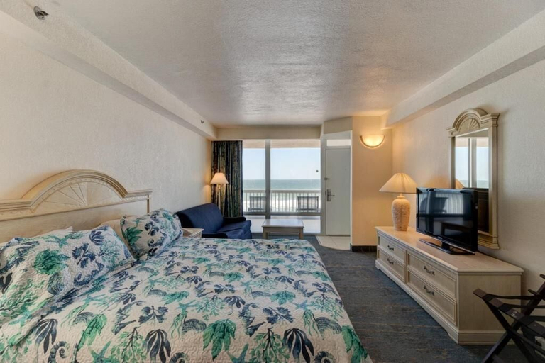 Room 4, Azure Tides Oceanfront, Volusia