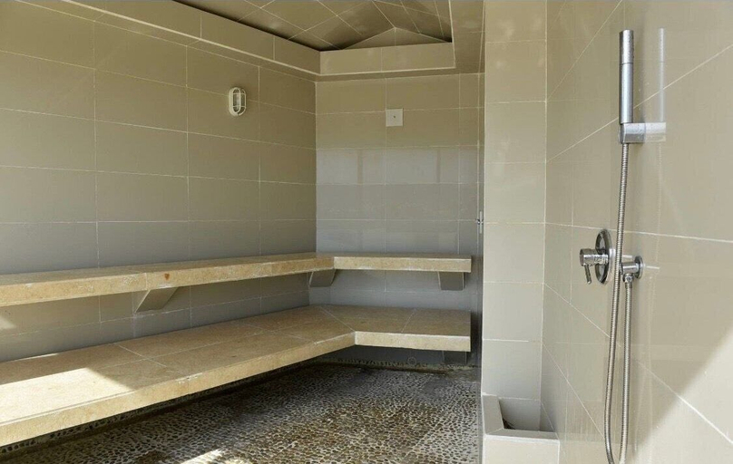 Bathroom 5, Edificio Alta Mar de Marbella, Cartagena de Indias
