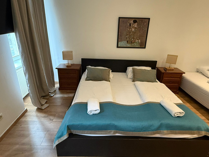 Room 2, Chic 2BR Apt Steps from Westbahnhof, Wien