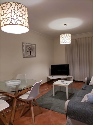 Room 5, T2 Vila Bairos A C Piscina e Garagem Vilamoura, Loulé