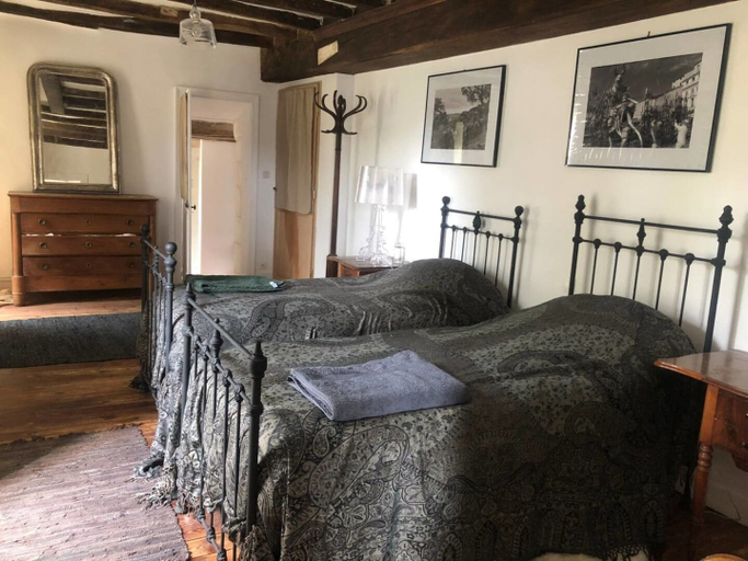 Room 4, Cour Du Liège, Maine-et-Loire