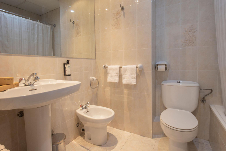 Bathroom 4, Hotel Encamp