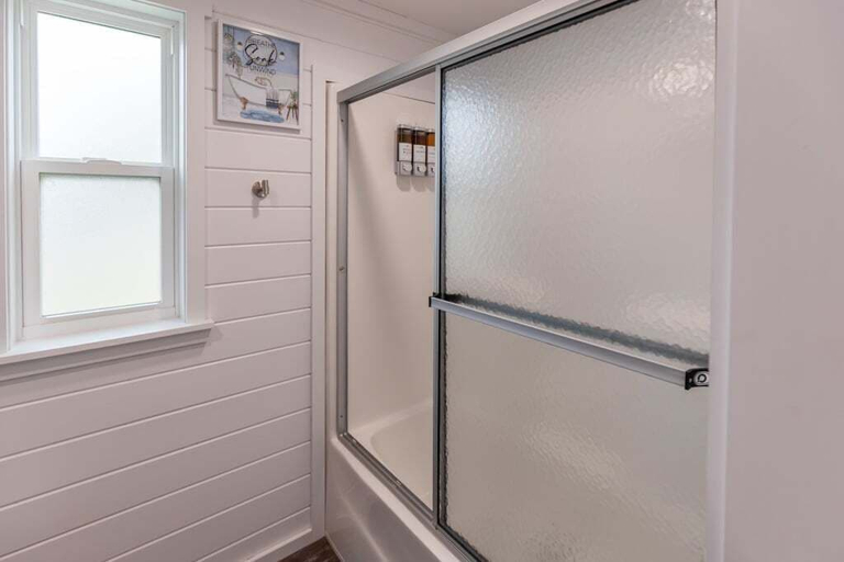 Bathroom 5, Captain's Quarters, Stewart
