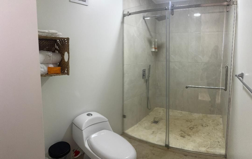 Bathroom 2, Buye Apartments