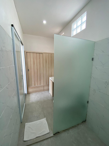 Bathroom 4, D Krisna Guest House, Badung