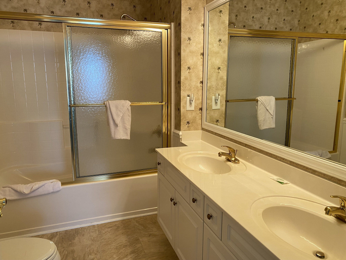 Bathroom 5, Ocean Keyes 3941 by RedAwning, Horry
