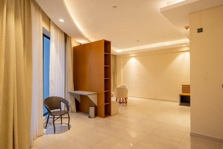 Room 4, Omaxe Hazratganj Lucknow Suites & Inn, Lucknow