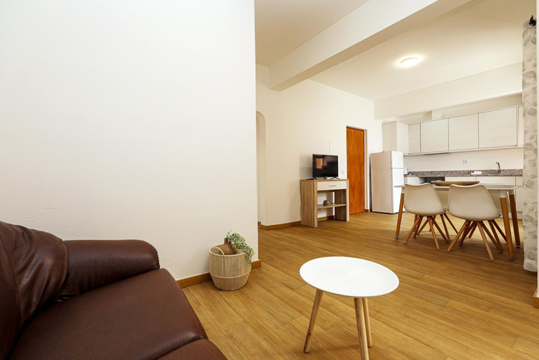 Room 5, B87 - Windmill 2 Bed Apartment in Odiaxere, Lagos