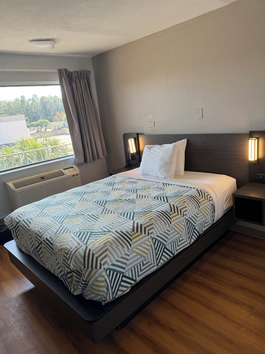 Bedroom 4, Motel 6 Gulfport, MS – Airport, Harrison