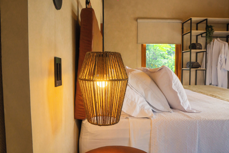 Room 2, Tierra Mistú, Ginebra