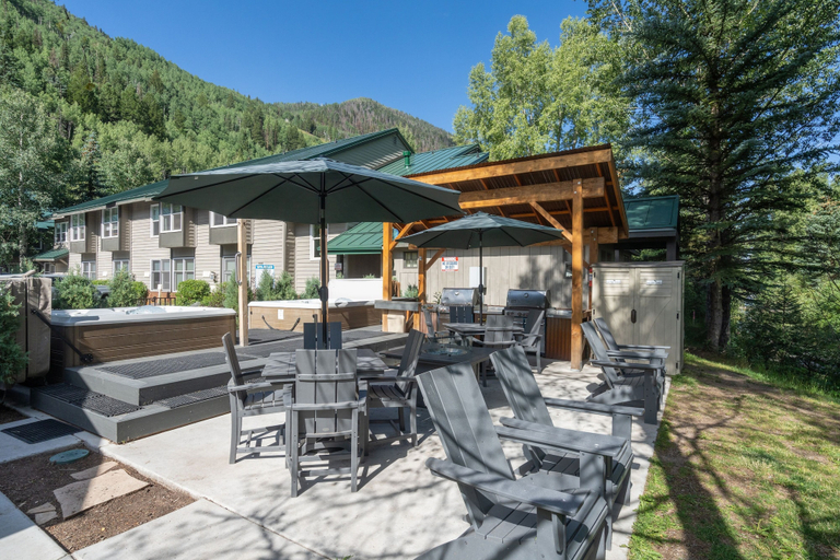 Outdoor dining 2, Mountainside Inn 115/117 2 Bedroom Hotel Room, San Miguel