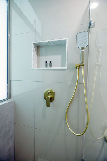 Bathroom 5, Royal Villa, Vaavu Atoll